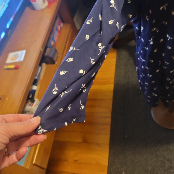 NWOT.. Isaac Mizrahi Ditsy Floral Printed Knit Top - Picture 5 of 10